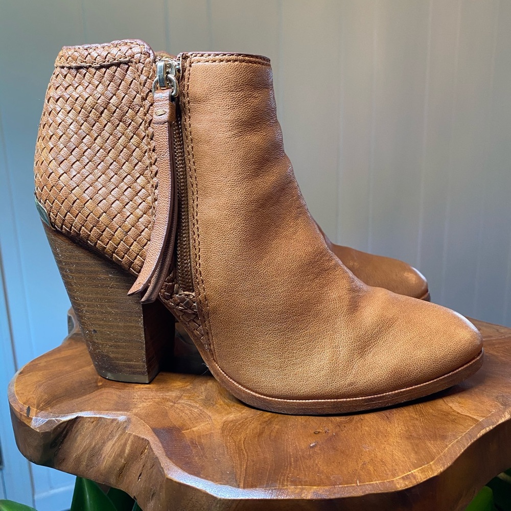 COACH Heidi woven leather ankle boots boxed, zipper sides midi heel bg2099